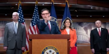 «Сложная задача»: американская пресса о разделении помощи Украине и Израилю