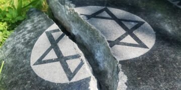“Нагадують найтемніші часи в історії”. Сплеск антисемітизму у Європі досяг надзвичайного рівня – Єврокомісія