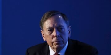 Дэвид Петреус о стратегии победы Украины над РФ: украинцы должны продолжать быть креативными