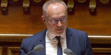 У Франції 66-річного сенатора звинуватили у спробі накачати наркотиками і зґвалтувати свою колегу