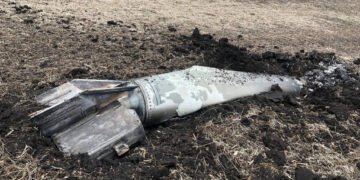 Ніколи так не робіть! У Кривому Розі чоловік зібрав і вирішив здати на металобрухт уламки російської ракети