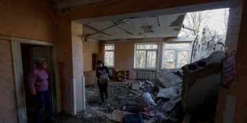 Четыре человека пострадали в результате российского ракетного удара по Киеву