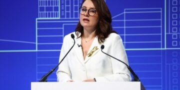 Украина может столкнуться с задержками зарплат и пенсий