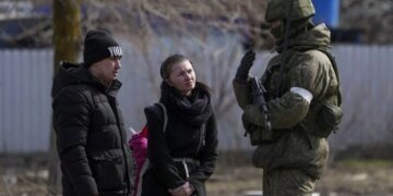 Россияне замерзают на Донбассе, захватывают дома и угрожают гражданским
