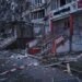Разрушена многоэтажка: оккупанты достали Херсон с левого берега, есть погибшие. ФОТО