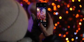 В Киеве установили главную новогоднюю елку страны. ФОТО и ВИДЕО