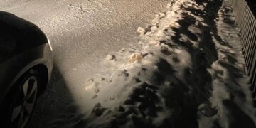 Призупинено проїзд авто на Львівщині: що треба знати?