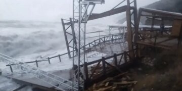На Крим знову насуваються зливи та штормовий вітер