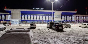 “Нет электричества в домах при – 25”: россияне бегут греться в аэропорт