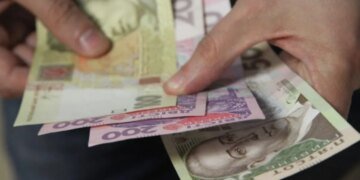 Часть переселенцев в ближайшие недели останется без госпомощи: кого лишат выплат, а кому продолжат
