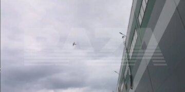 Нервная ночка: беспилотники массированно атаковали три области РФ. ВИДЕО