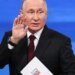 Путин заявил о массовой бедности в стране и призвал россиян «карабкаться» самостоятельно