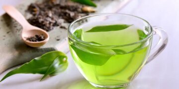 Дієтологи розповіли, який чай корисніший – чорний чи зелений