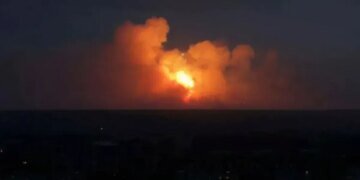 В окупованій Макіївці спалахнула масштабна пожежа. ВІДЕО