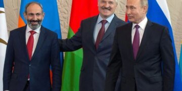 Пашинян в Петербурге поставил Путина и Лукашенко на место