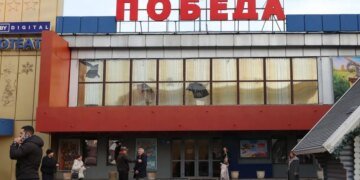 В России повсеместно отменяют Новый год: сказали всем сидеть дома