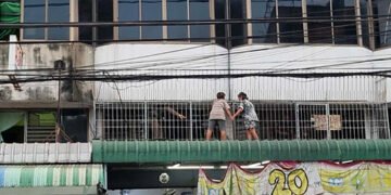 У Таїланді жінка випала з вікна, рятуючись від сусідки-психопатки