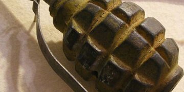 На Київщині 15-річний хлопець під час конфлікту підірвав гранату в під’їзді будинку: його затримали