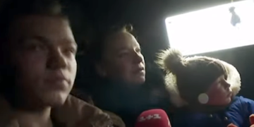 Виїжджали під звуки вибухів: “Білі янголи” евакуювали із Торецька вагітну жінку з трьома дітьми