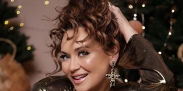 Відома українська акторка приголомшила зізнанням, що надавала послуги “сексу по телефону”
