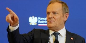 Туск: польские власти близки к прекращению блокады границы с Украиной