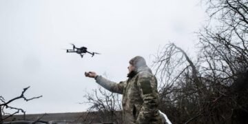 Військовий експерт Катков розповів, як FPV-дрони можуть зняти “тягар” з української артилерії на фронті