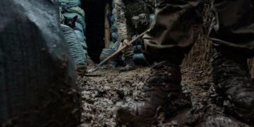 Сотні тисяч за кордоном. Чи можна повернути військовозобов’язаних чоловіків в Україну і як до цього ставляться в ЄС