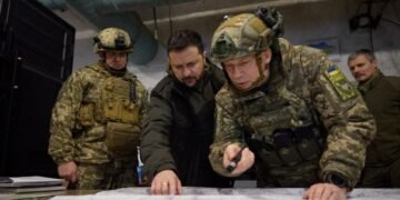 Президент Украины посетил передовой командный пункт в Харьковской области