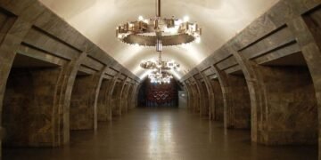 Вода дісталася до “Олімпійської”: що відбувається насправді і чи загрожує це закриттям нових станцій метро
