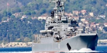 По неофициальным данным, 33 моряка «Новочеркасска» пропали без вести