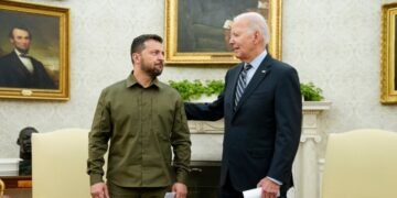 Добиваясь новой помощи, Зеленский встретится с Байденом и обратится к сенаторам