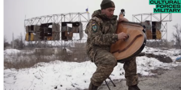 Легендарний “Щедрик” на бандурі у виконанні воїнів ЗСУ розчулив мережу. ВІДЕО