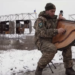 Легендарний “Щедрик” на бандурі у виконанні воїнів ЗСУ розчулив мережу. ВІДЕО