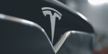 Екс-співробітник Tesla заявив, що не вважає автопілот безпечним