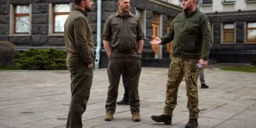 Зеленський і Залужний спілкуються виключно на засіданнях Ставки і достатньо напружено – Рахманін