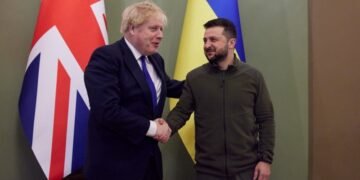 Джонсон отверг утверждения, что он «запретил» Зеленскому заключить мир