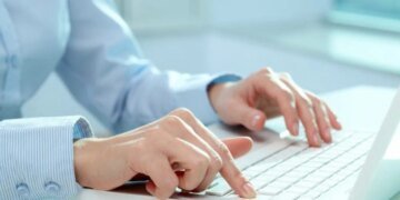 Українцям розказали, як переглянути свою електронну трудову книжку
