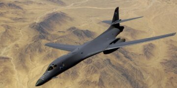 В США разбился стратегический бомбардировщик B-1B Lancer