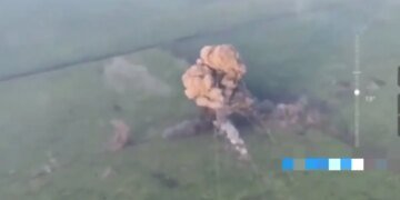 Оккупанты придумали хитрый трюк, как перемахнуть минные поля: ВИДЕО, что из этого вышло