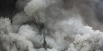 У Сумах мати та її донька потрапили у небезпечну пастку. ВІДЕО