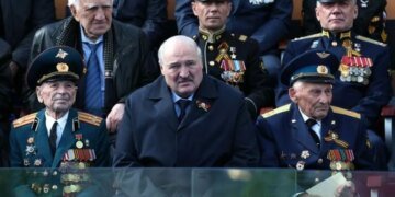 Лукашенко «сошел с лыжни»: ВИДЕО, как диктатор ползет боком