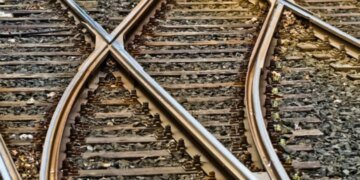 В России опять ЧП – 27 грузовых вагонов сошли с рельсов