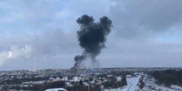 В глубоком российском тылу дроны атаковали нефтебазу: ВИДЕО прилетов