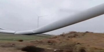 “Відновленню не підлягає”: на Одещині упав вітрогенератор