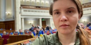 Руслан Бортник. Український парламент розділяється на два  табори