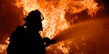 “Горячее утро в РФ”: в Москве разгорелся пожар