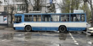 Російський обстріл призупинив тролейбусний рух у Херсоні