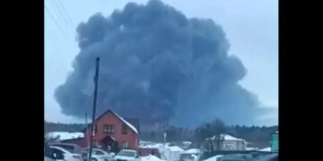 Под Брянском, где двое суток тушили нефтебазу, снова горят резервуары с топливом. ВИДЕО
