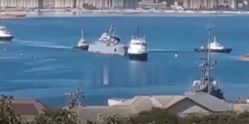 В Севастопольскую бухту заплыл израненный “Оленегорский горняк”: подробности