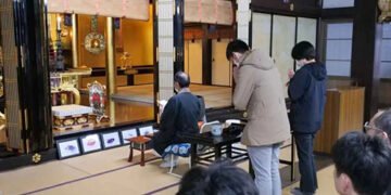 В Японії вбивці тарганів вже 40 років оплакують своїх жертв